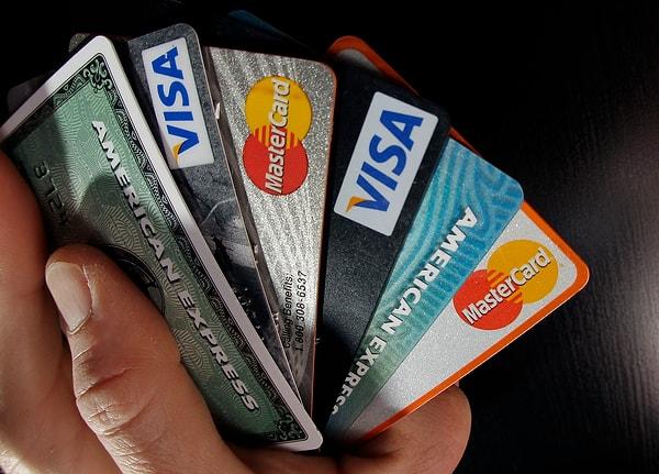 2. Kredi kartı borçlarını minimum tutarı ödeyerek geçiştirmek.