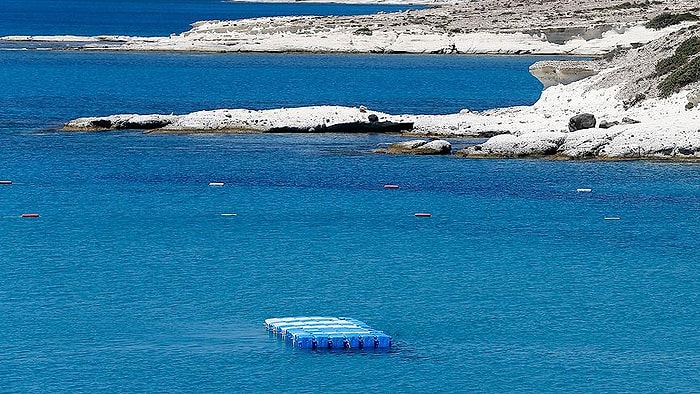 Çeşme'de Denizdeki Dubanın Üzerinde Uyuyakalan Garsonlardan Birinin Cesedi Bulundu