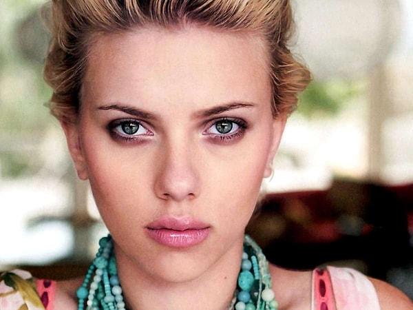7. Son yüzyılın en güzel kadını olarak gösterilen Scarlett Johansson'ın listenin bu kadar gerisinde kalması, itiraf edelim hepimizi şaşırttı.