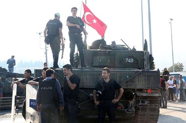 11:20 İstanbul Emniyeti'nden askerleri ihbar edin çağrısı