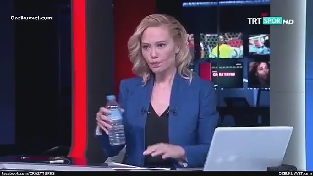 Tijen Karaş'ın 'Darbe Bildirisi'ni Okumadan Hemen Öncesi