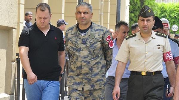 Üs Komutanı Tuğgeneral Bekir Ercan Van'ın daha önce tutuklandığı komutanlıkta savcı ve polisler arama ve inceleme başlattı