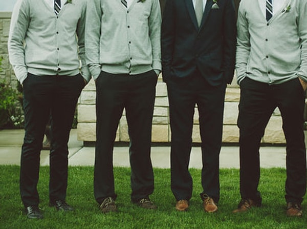 5. Гости тоже могут особо не заморачиваться с выбором одежды, ища смокинги и вечерние платья