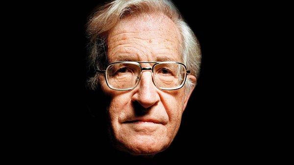 11. "Demokrasi, içindeki insanların izleyici değil oyuncu olduğu bir sistemdir." Noam Chomsky