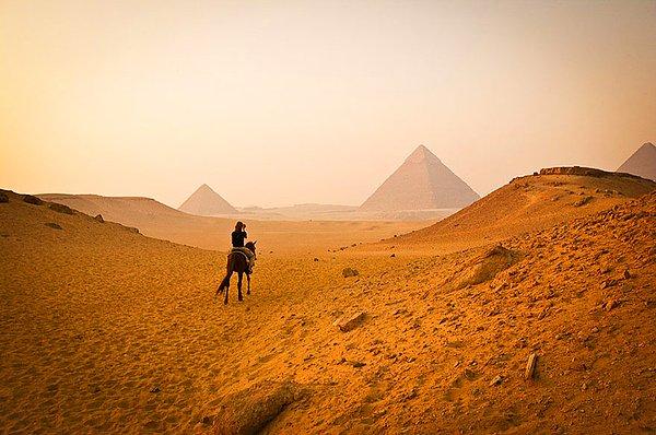1. Giza Piramitleri