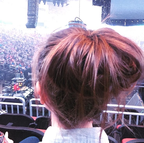 8. Как и между тобой и беднягой, что сидит позади тебя на мероприятиях, концертах и кино