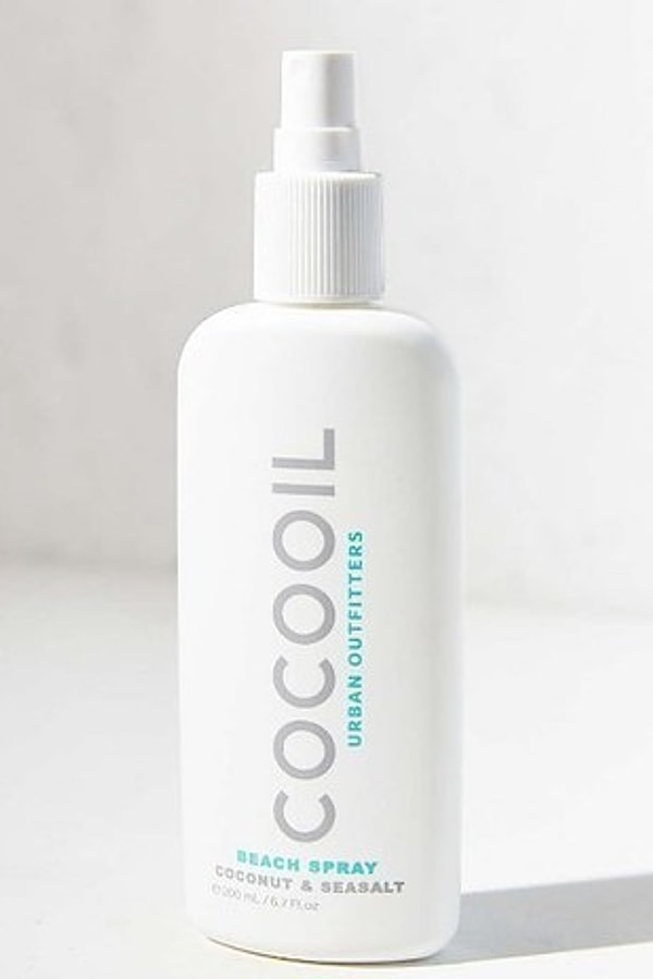 13. Кокосовый спрей для волос с морской солью