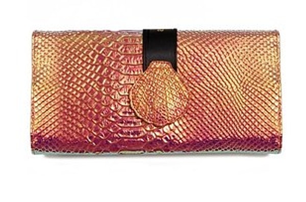 19. Стильная косметичка с набором кисточек для макияжа