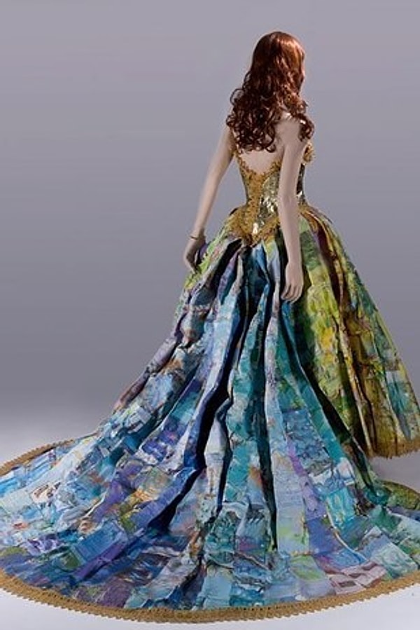 9. Это эклектичное платье как будто сошло со страниц книги сказок