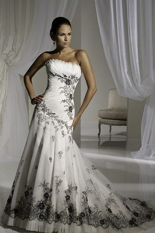 16. Роскошное платье, стиль которого напоминает Флёр Делакур из фильмов о Мальчике-который-выжил