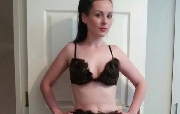 6. Чтобы собрать их, Сара бросила твит о том, что просит "пожертвовать волосы в области половых органов", при этом тысячи "доноров" откликнулись!!!