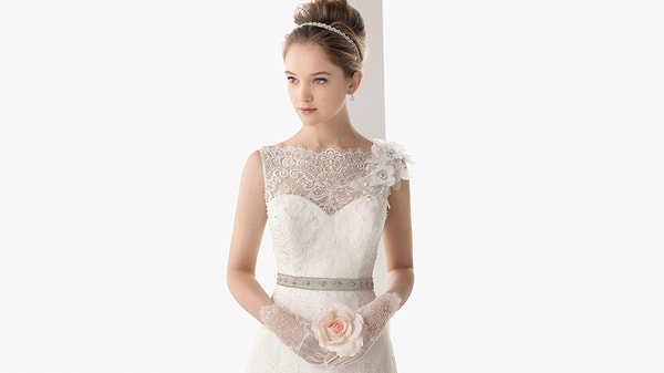 14. «Я родилась в семье, в которой считается, что нужно хранить девственность до брака. У меня был добрачный секс. Боюсь того, что может сделать мой отец, если узнает»