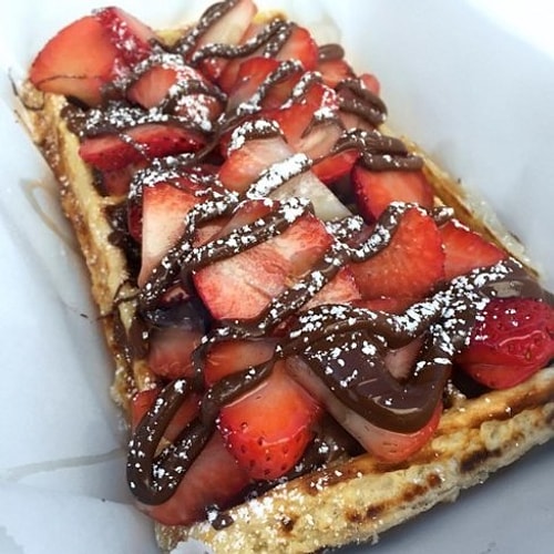 Tatlı ihtiyacınızı da unutmuyorlar! Düşünsenize, nutella, çilek, dondurma, waffle, krep dolu bir kamyon!