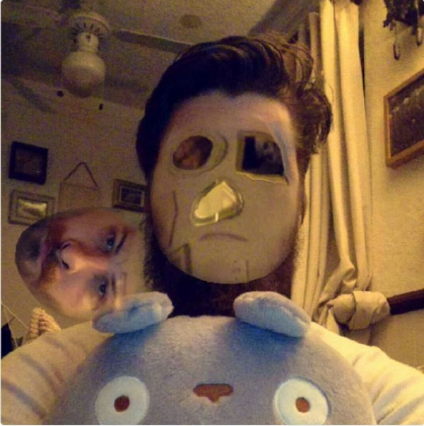 8. Мужчина поменялся лицом с Тоторо и теперь похож на грустного снеговика, тающего на солнышке