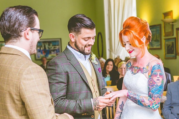 7. Если вы считаете нужным скрыть тату, свадебные аксессуары вам в помощь.