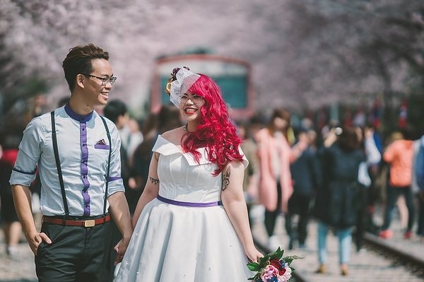 9. Но самым простым способом, конечно, является выбор платья. Так, чтобы оно закрывало спину, плечи или любую другую часть тела, которую вы хотите закрыть.