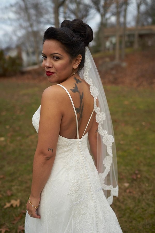 15. Например, если тату на спине, оставьте спину открытой. Пусть все видят, что вы смелая девушка, которая не боится бросить вызов стереотипам!