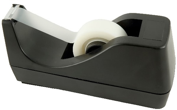 14. Хочешь проверить цвет лака для ногтей, не нанося его? Конечно же, на ногтях он будет выглядеть иначе, нежели в бутылочке, поэтому приклей немного скотча на ноготь, а затем нанеси лак. Так можно проверить цвет лака без необходимости смывать его с ногтей.