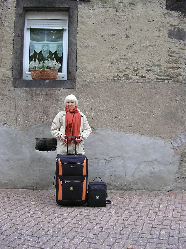 Başta 12 aylık bir deney olarak planladığı bu yaşam tarzını o kadar sever ki, tam 15 yıl hayatına bu şekilde devam eder.