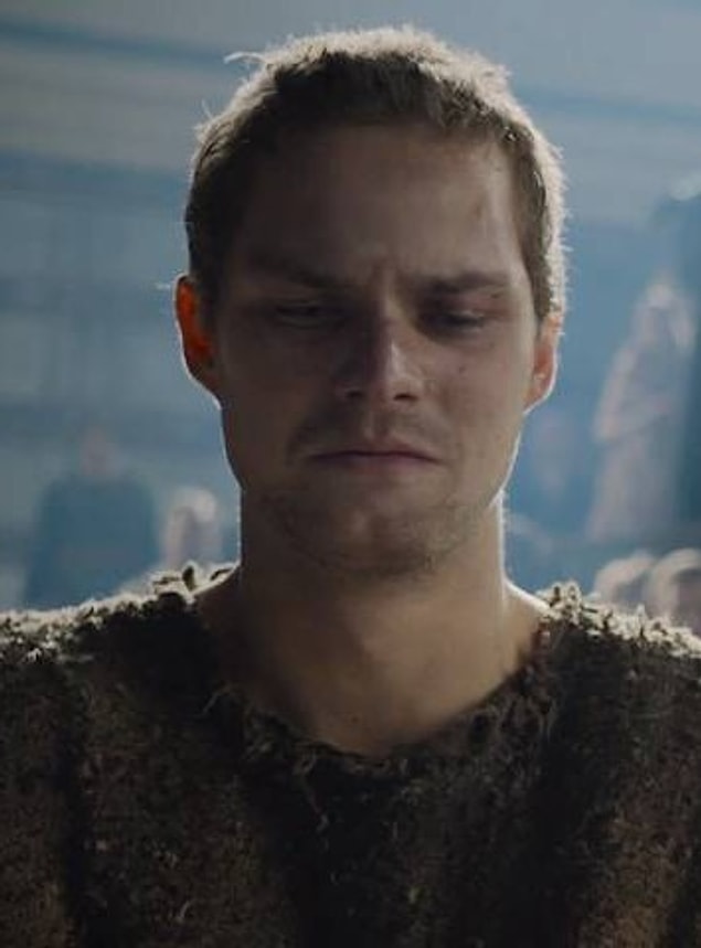 24. Loras Tyrell - Finn Jones