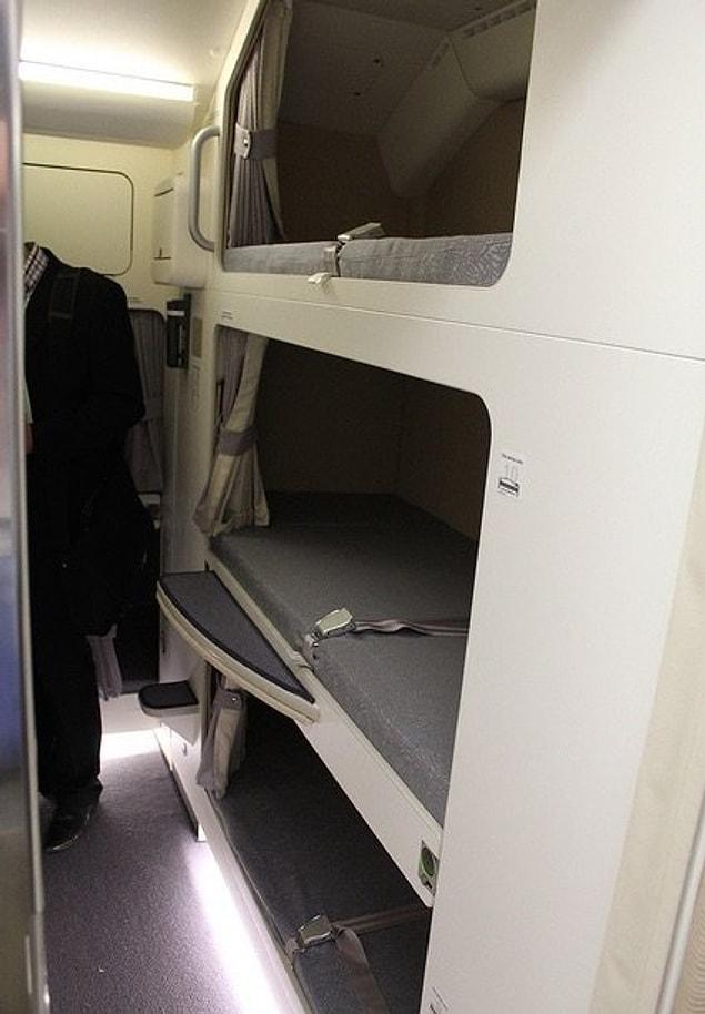 The biggest airplanes of all-Airbus A380s- have bunk-beds.