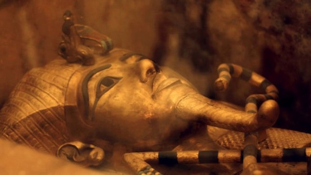 1. Asıl adı Tutankhaton, kendi seçtiği adı Tutankhamun, lakabı ise "çocuk kral" olan bu kral, MÖ. 1341 yılında doğmuştur.