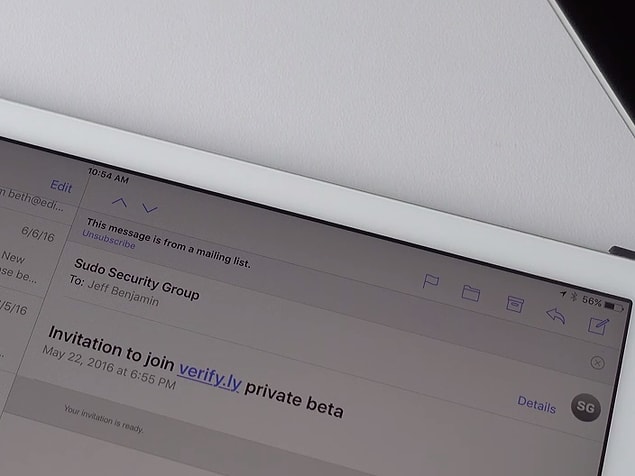 Thanks to a button in your e-mail app, you can unsubscribe from the e-mail lists that you don't want to be in with one click.