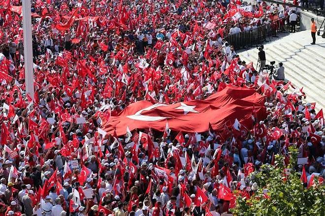AKP'nin de Yer Aldığı CHP Taksim Demokrasi Mitinginden Birlik ve Beraberlik Manzaraları