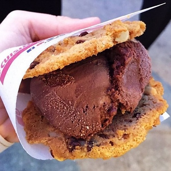 9. А во время музыкальных фестивалей и на концертах они вообще незаменимы!