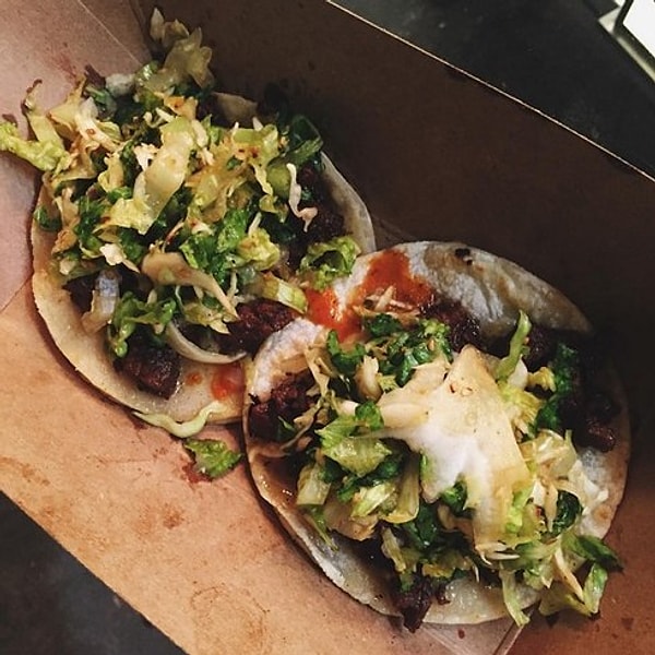 6. Каждый выбирает свое направление. Кто-то готовит салаты.