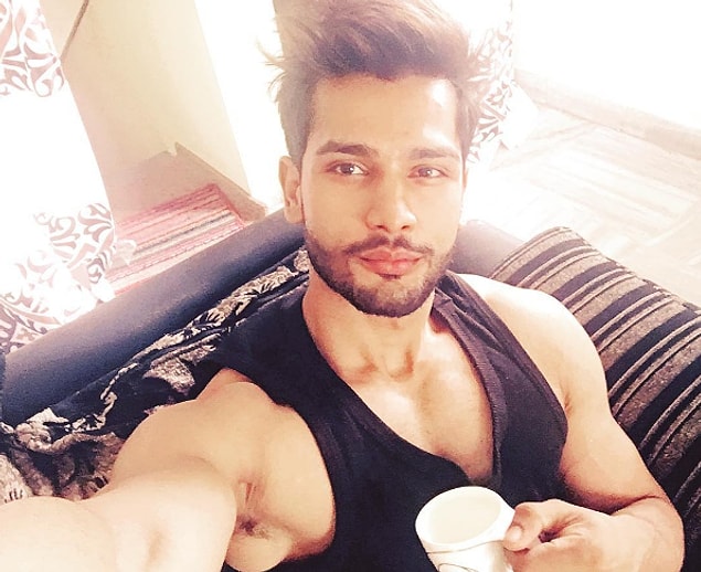 Peki, selfie'leri ile hayranlarının sabahına güneş gibi doğan Rohit nasıl biri?