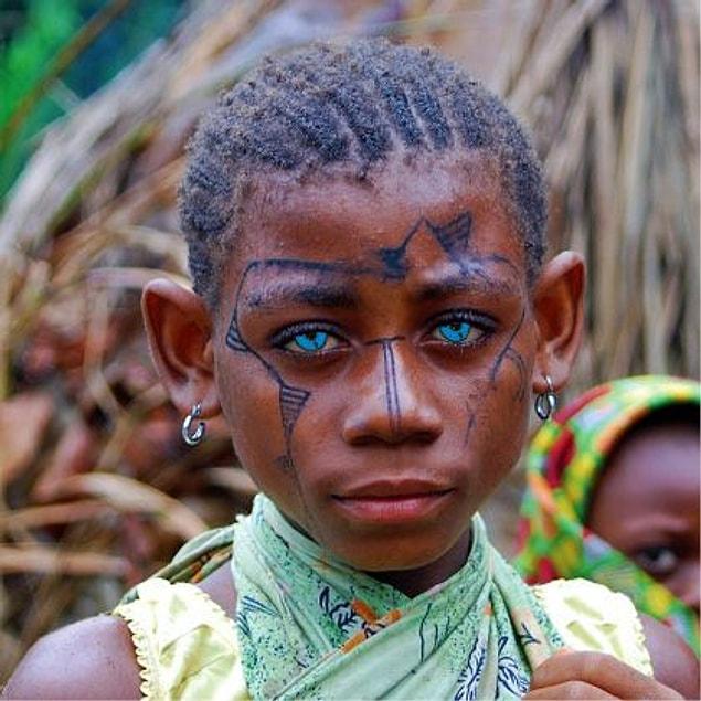 9. Blue eyed boy from Papua New Guinea