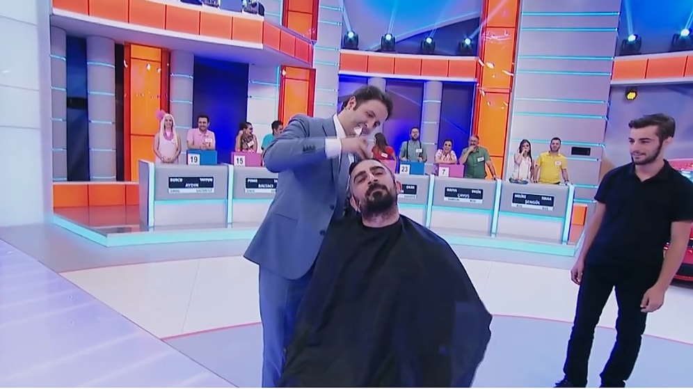 İlker Ayrık, 'Kutuda Küçük Çıkarsa Saçlarımı Kazıtırım' Diyen Yarışmacının Saçlarını Kesti