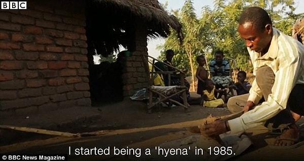 Eric Aniva da bir Hyena. Bugüne kadar yaşadığı köy ve çevresinden getirilen 100’den fazla kızla birlikte olmuş.