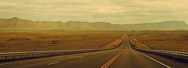 Route 66, Amerikan filmlerinde sıkça gördüğümüz ve insanı aşırı hız yapmaya teşvik eden bir yol.