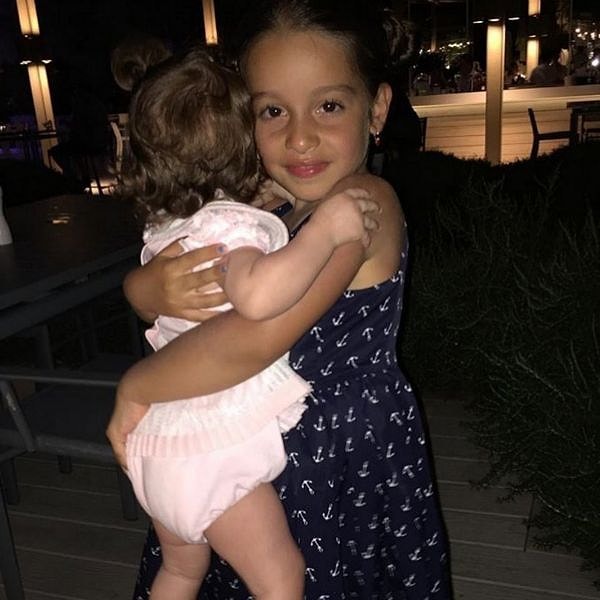 2. Сын Курбана от первого брака, Омар, очень привязался к 7-летней Марусе. Однако видеться с ней и Теоной он может только, если ему разрешает папа. Мальчику нельзя бывать в гостях у Ксении Бородиной и играть с девочками.