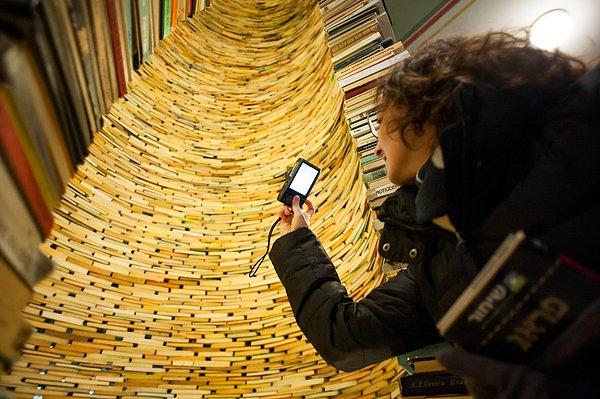 Kütüphaneler Çeklerin en büyük beklentisini karşılıyor: Kitap ödünç vermek