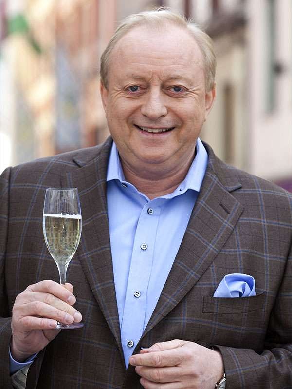 7. В 1989 году он становится шеф-поваром года по мнению Gault Millau.