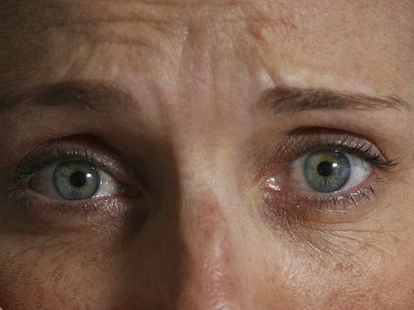 1. Как вы думаете, что ощущает эта женщина?