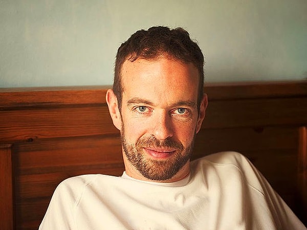 10. Как вы считаете, этот мужчина холост?