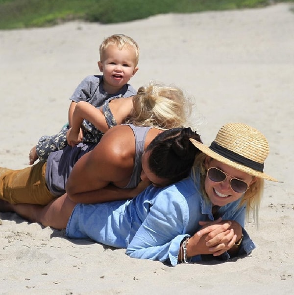 1. Перед вами веселая семейка Gee.