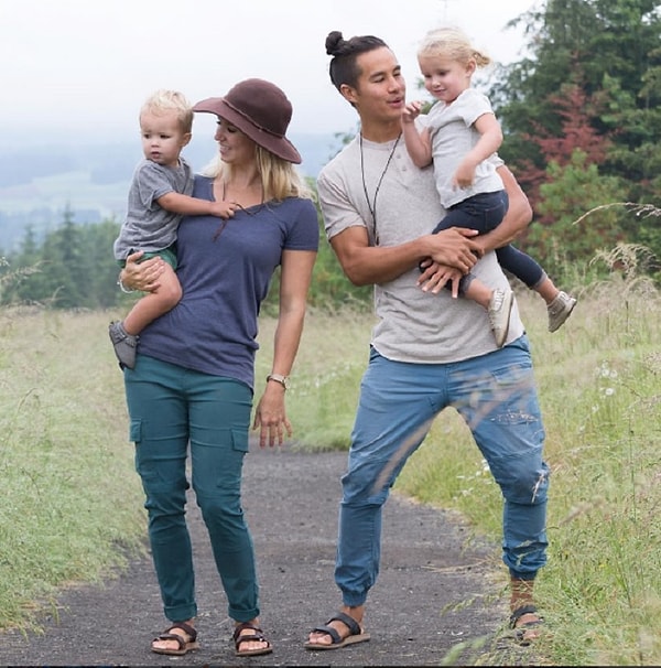 2. 25-летний миллионер Garett Gee, его супруга и двое детей.