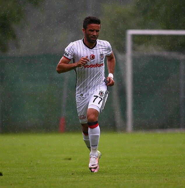 Gökhan Gönül, Beşiktaş formasıyla ilk maçına çıktı
