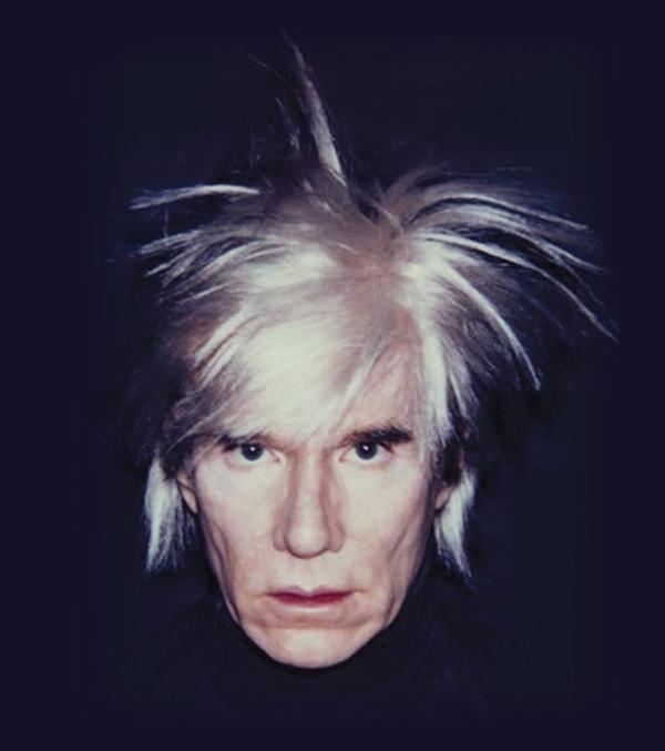 9. Andy Warhol kendisi gibi uçuk kaçık şeyler yemeyi seviyormuş.
