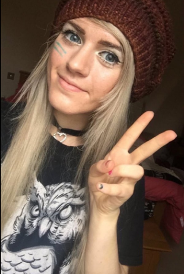 В ответ на это Марина опубликовала видео. На нем под кроватью можно было разглядеть надпись "Помогите мне!"