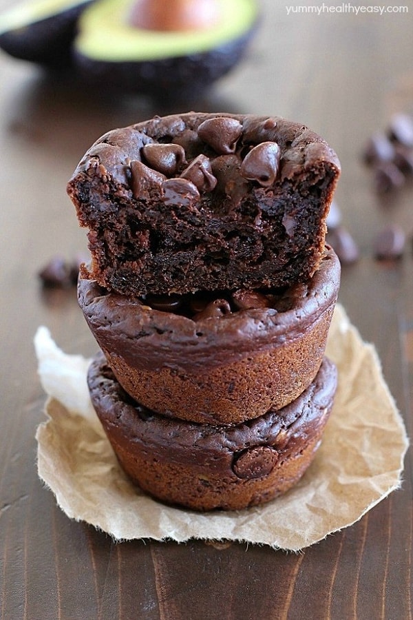 8. Шоколадные маффины с фуджем и авокадо