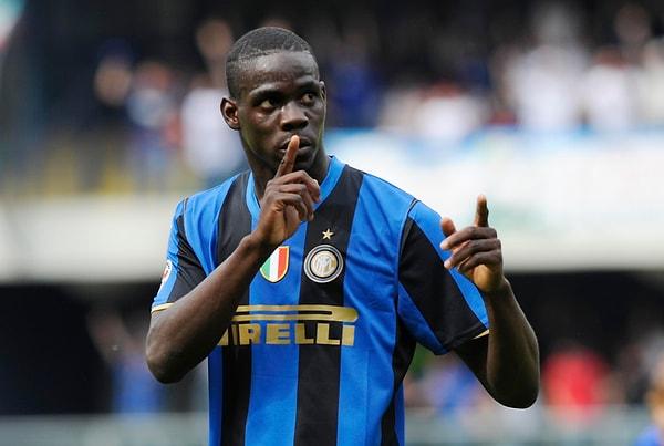 19. Inter forması giyerken ezeli rakibi Milan formasıyla röportaj verdi.
