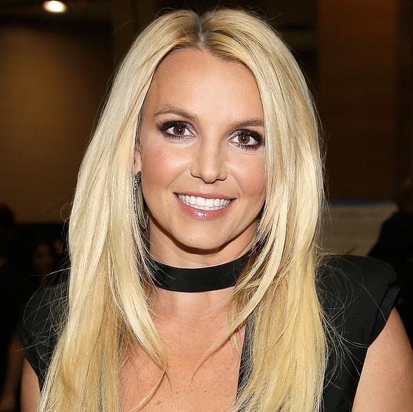 7. Britney Spears çikolataya hayır diyemiyor!