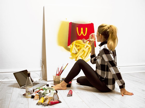 13. Эрин считает, что искусство не должно серьезно относиться к себе.