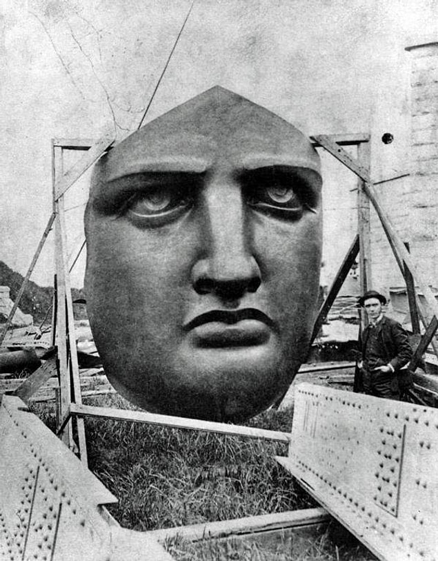 9. Özgürlük Anıtı parçalarının bulunduğu kasaların açılması, 1885.